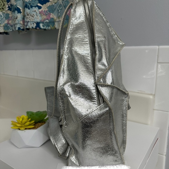 🦄 RARE Hammitt Bob in Tetras Silver 🦄 VGUC - Picture 6 of 12